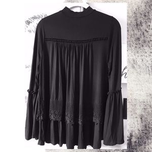 🔴 CLEARANCE 🔴 BLACK LUMIE BELL SEEVE TOP